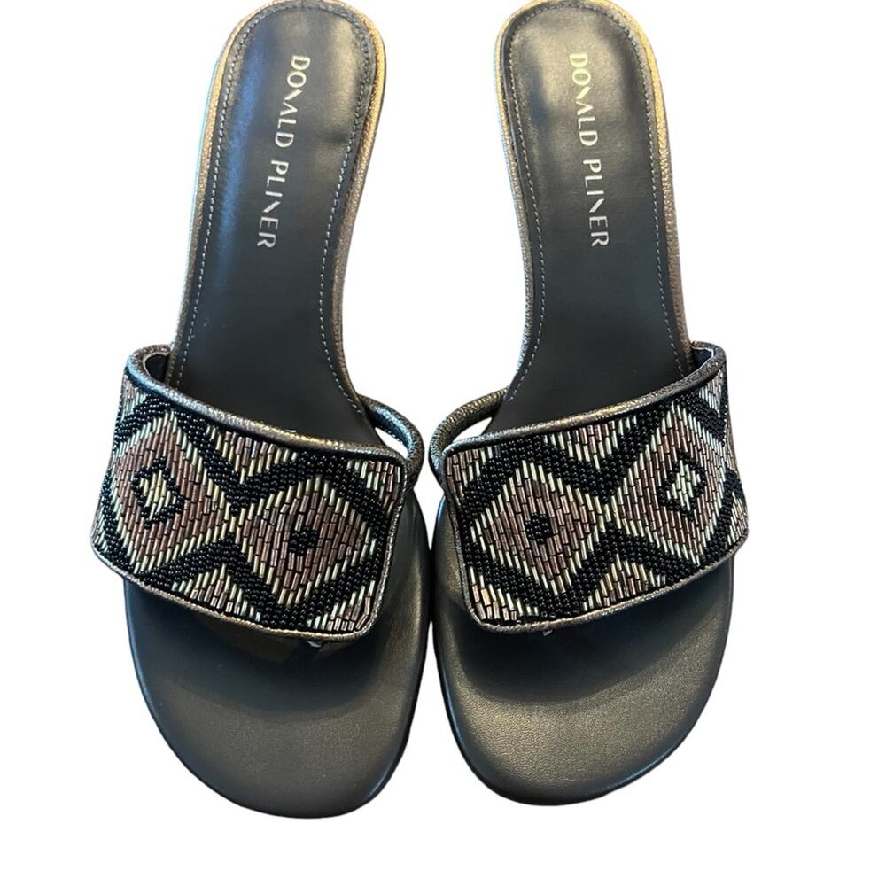Donald J Pliner Vimms Beaded Slip On Sleek Elegant Heels Toe Post NEW Size 8.5 - Picture 10 of 13